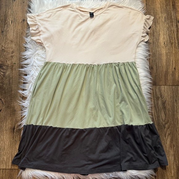 SHEIN Dresses & Skirts - SHEIN Women’s Colorblock Swing Dress with pockets Size Medium